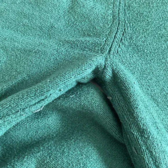 Evergreen v-neck sweater - Picture 13 of 17